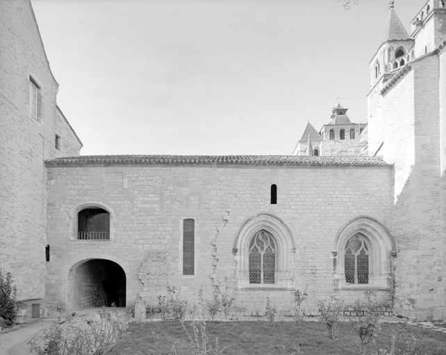 Chapelle Saint-Gausbert, élévation sur la cour de l'archidiaconé.