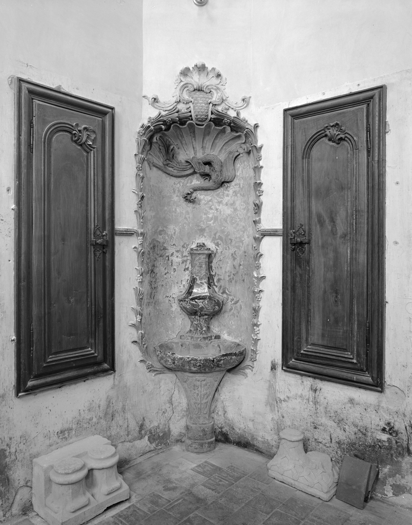 lavabo de la sacristie (crédence-lavabo en niche) - (c) Inventaire général Région Occitanie ; (c) Conseil départemental des Hautes-Pyrénées