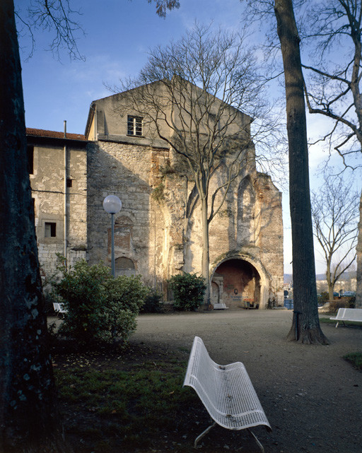 Vestiges de l'élévation nord de l'église. Partie est, sur le jardin.