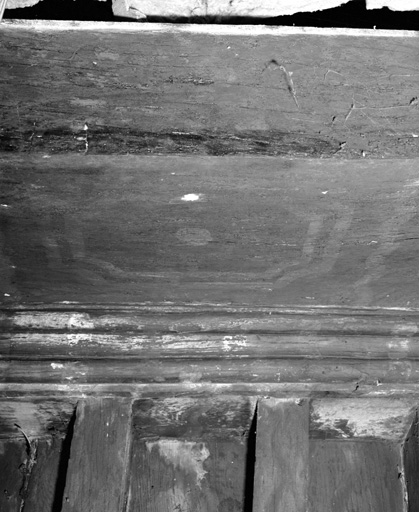 Vue d'une partie du plafond avec traces d'un décor peint.