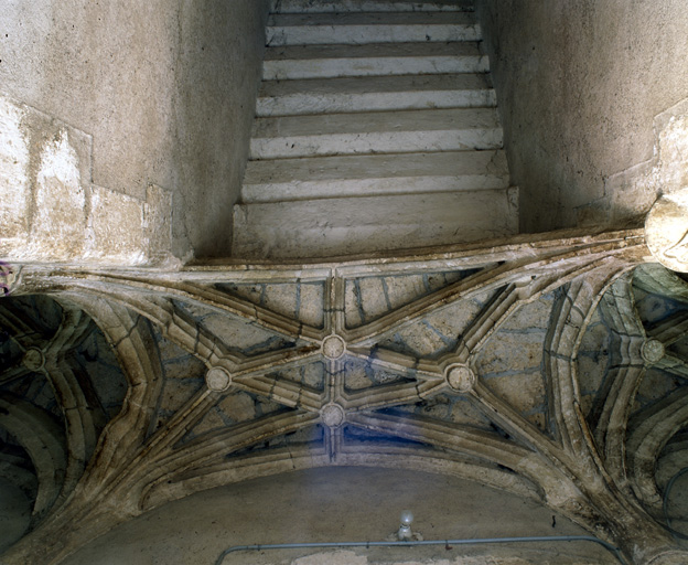 Escalier. Rez-de-chaussée. Voûte de la travée médiane du couloir.