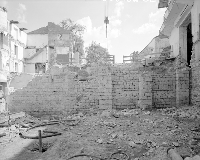 Elévation extérieure du mur nord des bâtiments conventuels attenants à la galerie nord du cloître, état en mai 1990