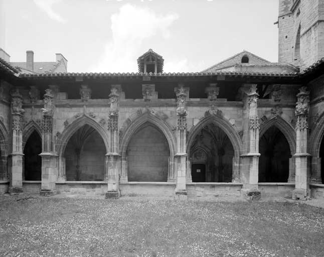 Cloître, galerie est