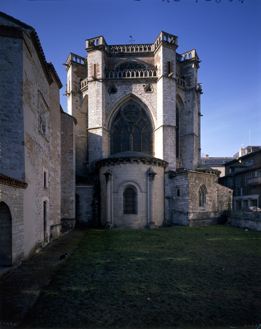 Vue du chevet depuis l'est.