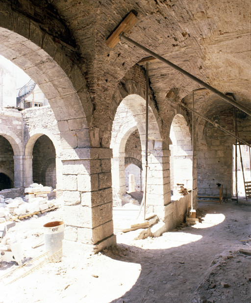 Cloître, galerie est depuis le sud