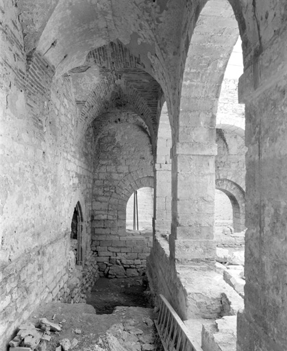 Cloître, galerie ouest depuis le sud