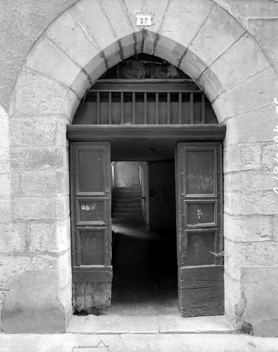 Porte d'entrée rue du Tapis-Vert