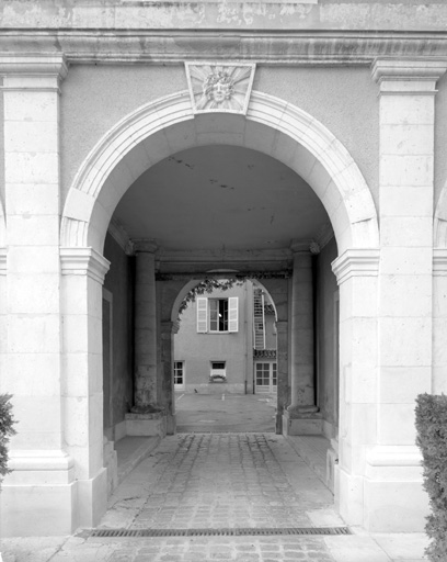 Arc du passage sous le corps principal.