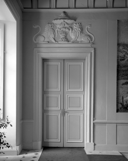 Aile ouest, porte donnant sur le palier de l'escalier d'honneur.