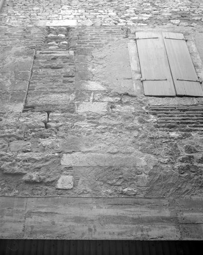 Façade sur la rue, détail de la partie gauche