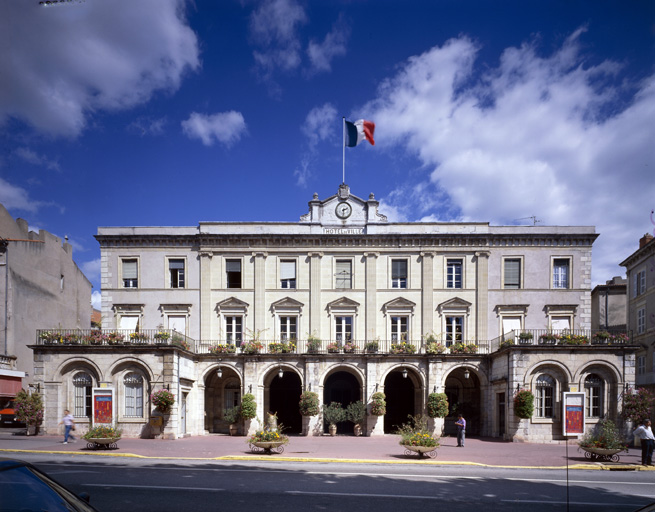 Ensemble de l'élévation ouest sur le boulevard Gambetta.