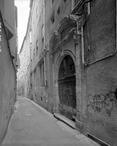 Portail vu depuis le nord