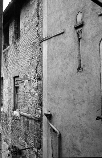 Elévation est sur l'impasse, détail de la partie supérieure (état en 1971).