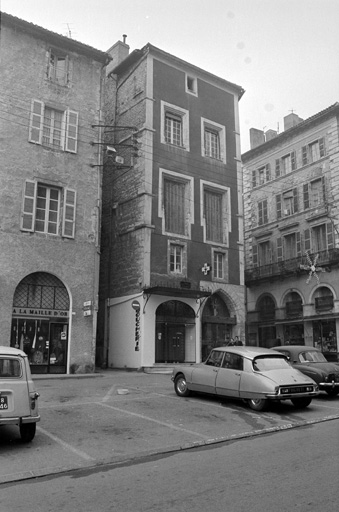 Ensemble vu depuis la place Chapou (état en 1971).