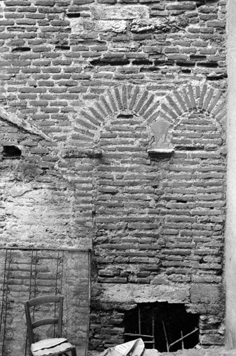 Corps principal, élévation est, détail : baie géminée du rez-de-chaussée (état en 1971).