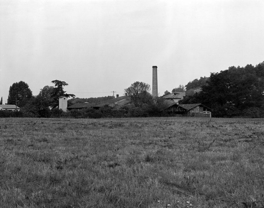 Ensemble de l'édifice depuis le sud-est.