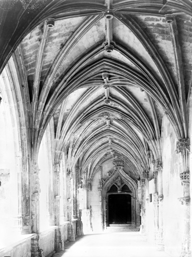 Galerie orientale du cloître, vers 1900.