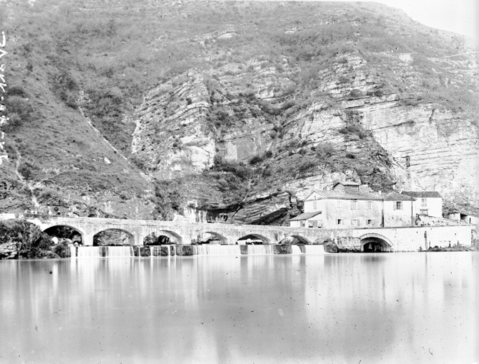 Vue d'ensemble depuis la rive droite.