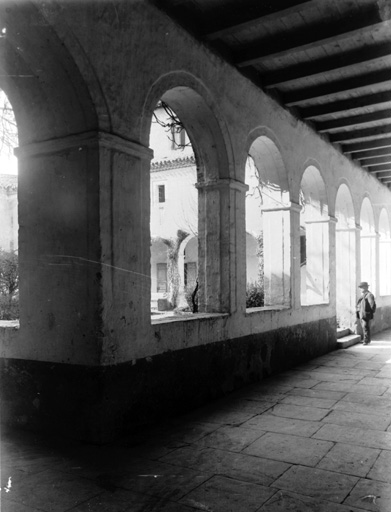 Vue d'une galerie du cloître