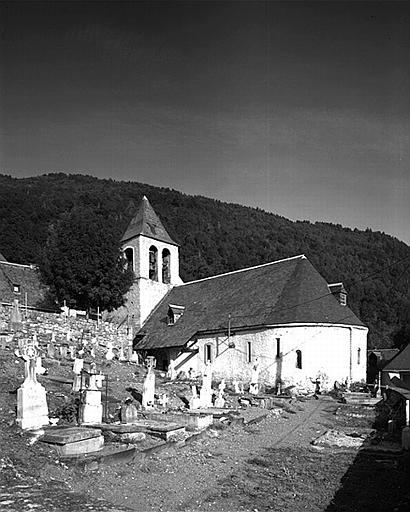 Ensemble depuis l'entrée du cimetière (sud est).