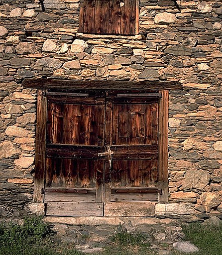 Elévation antérieure (ouest), détail : porte de la grange.