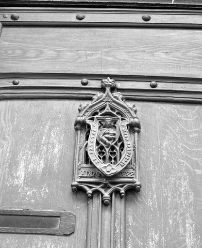 Heurtoir néo-gothique.