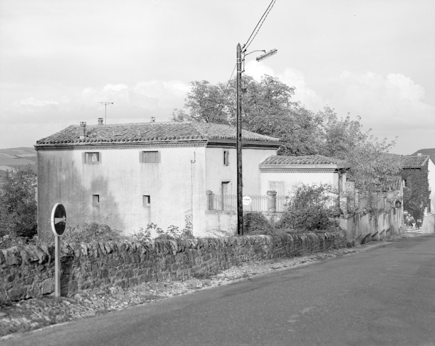 Logement patronal : vu depuis la route communale dite du Tour de Ville.