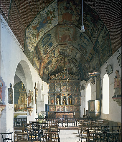 Vue intérieure vers le choeur.