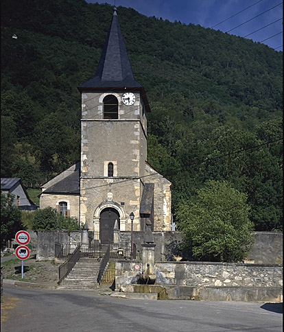 Vue générale de l'église depuis l'ouest.