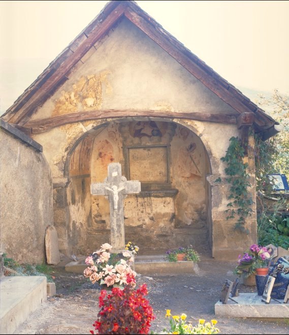 Vue générale depuis le cimetière (élévation nord).