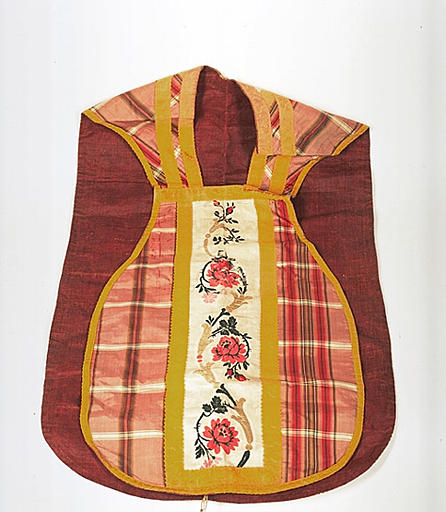 Chasuble, étole, manipule, bourse de corporal