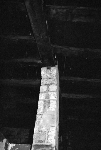 Pilier central du rez-de-chaussée.