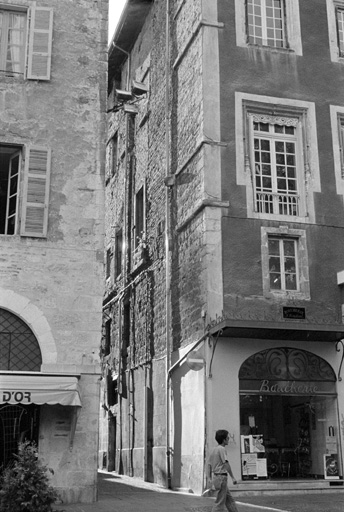 Elévation sud, sur la rue Delpech, vue depuis la place Chapou, à l'est.