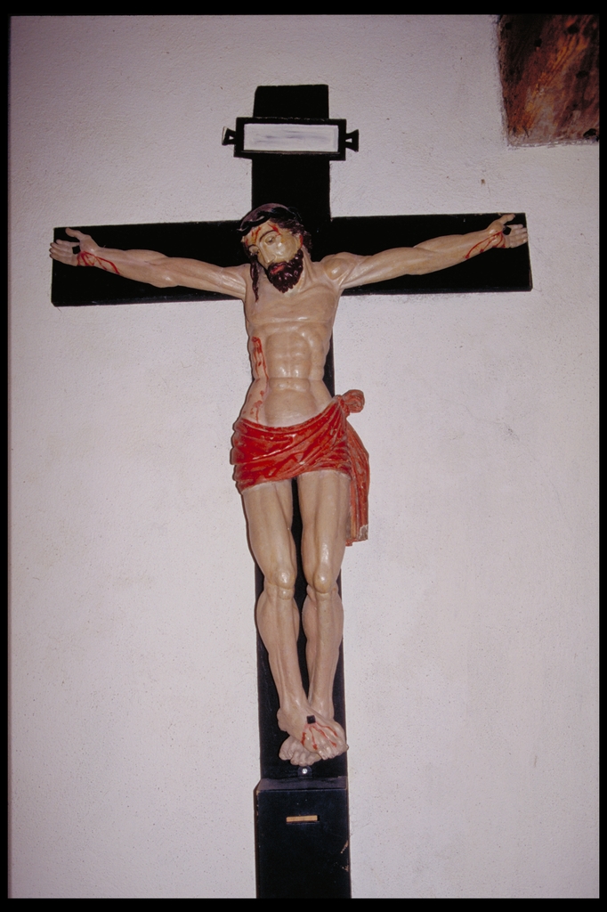 Statue : Christ en croix