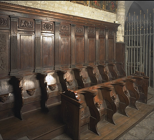 Vue générale des stalles, côté sud du choeur.