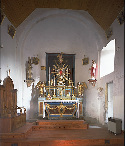 Vue intérieure vers le choeur.