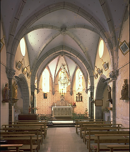 Vue intérieure vers le choeur.