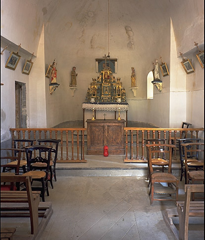 Vue intérieure vers le choeur.