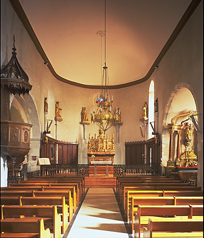 Vue intérieure vers le choeur.