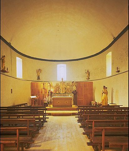 Vue intérieure vers le choeur.