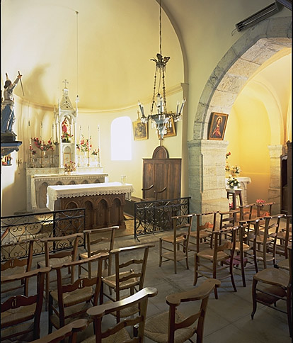 Vue intérieure vers le choeur.