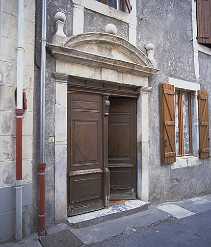 Portail de maison rue Royale (parcelle 637 du plan cadastral de 1982, section D2).