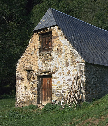 Pignon d'une grange foraine sur la route du col de Beyrède.
