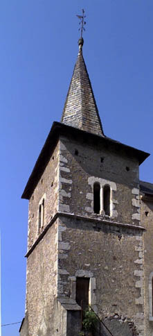 Partie supérieure du clocher vue depuis le sud-ouest.