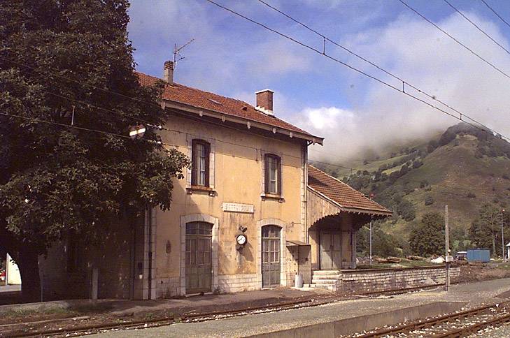Elévation sur la voie ferrée.