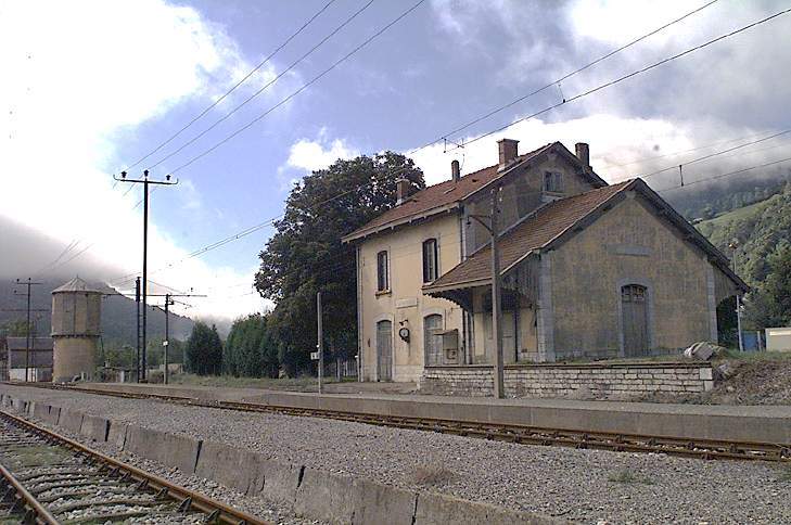 La gare et le château d'eau.
