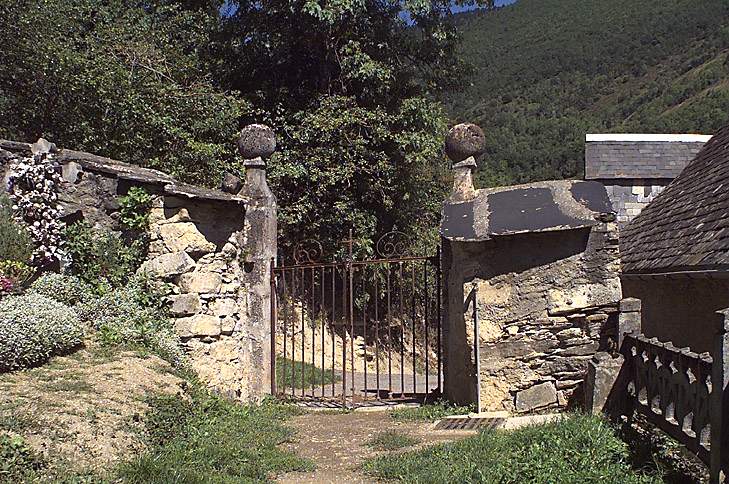 Portail du cimetière.