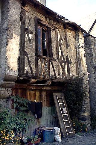 Pan de bois sur l'élévation principale.