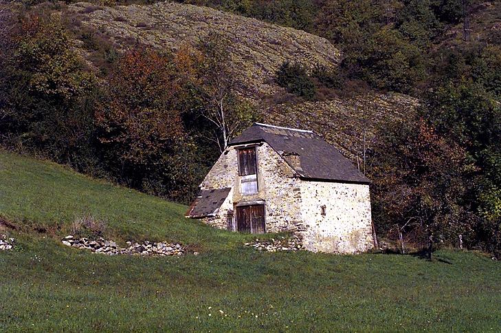 Grange en amont de Camous sur le territoire de Beyrède-Jumet, près du ruisseau de l'Espérère.