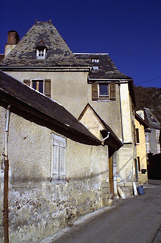 La ferme vue depuis la rue.